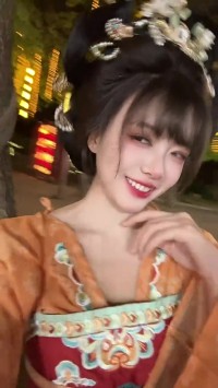 老二是对的！😭主持骆歆发布整活视频：大王~来追我呀~